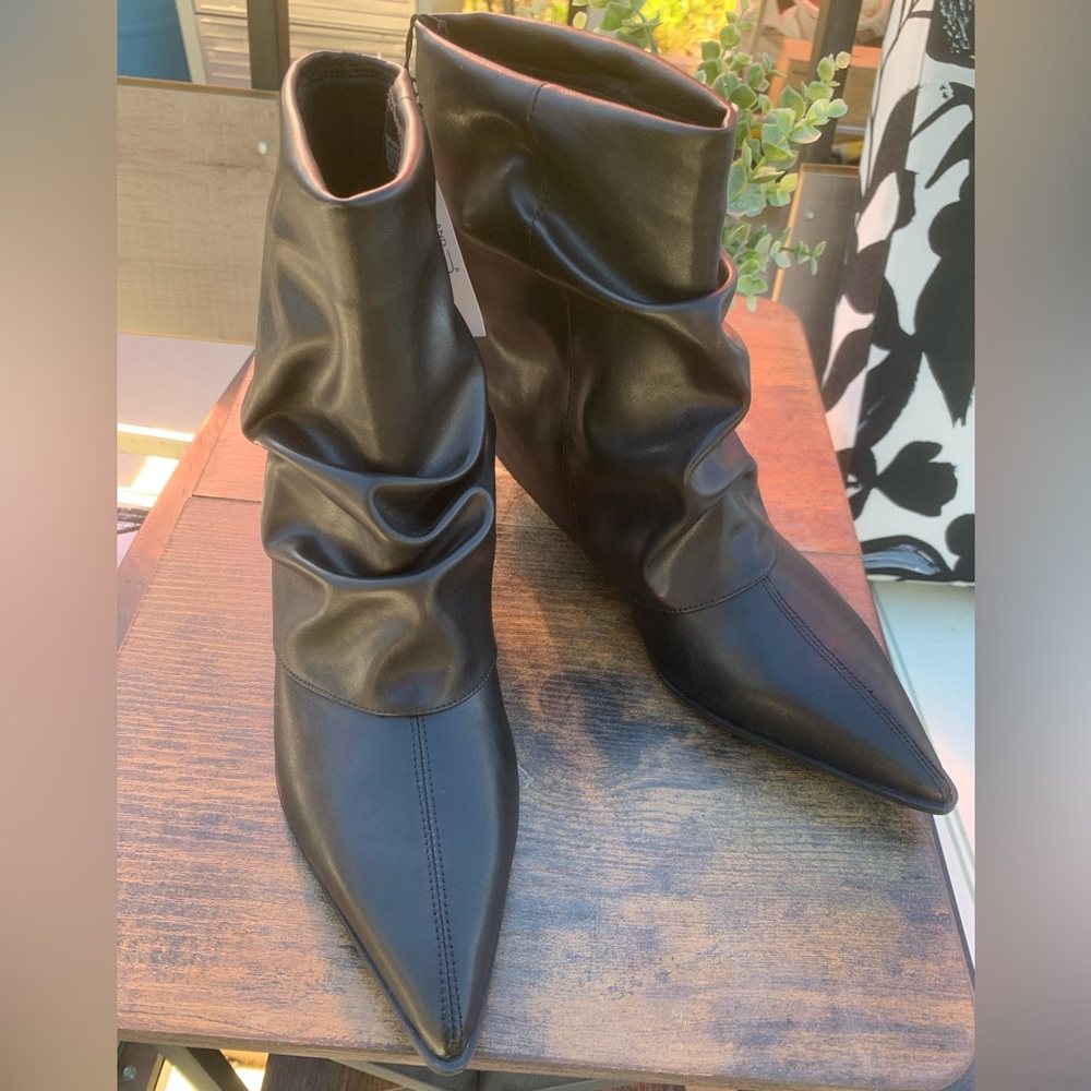 NWT Black Scrunch fold over kitten heel Booties memory foam